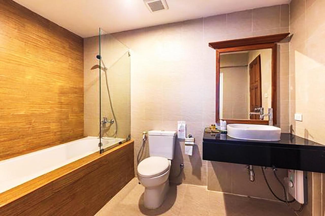 Bodega Phuket Patong (Adults Only) Hostel Ngoại thất bức ảnh