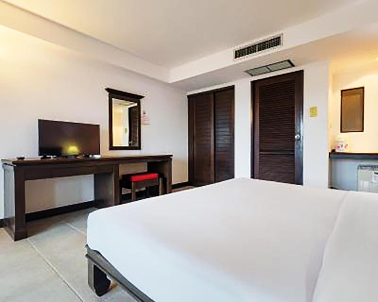 Bodega Phuket Patong (Adults Only) Hostel Ngoại thất bức ảnh